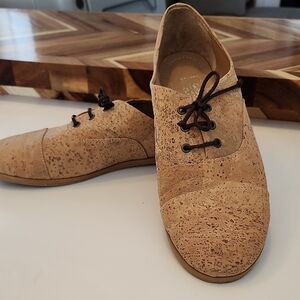 Stylish Tan Lace-Up Men's Oxfords